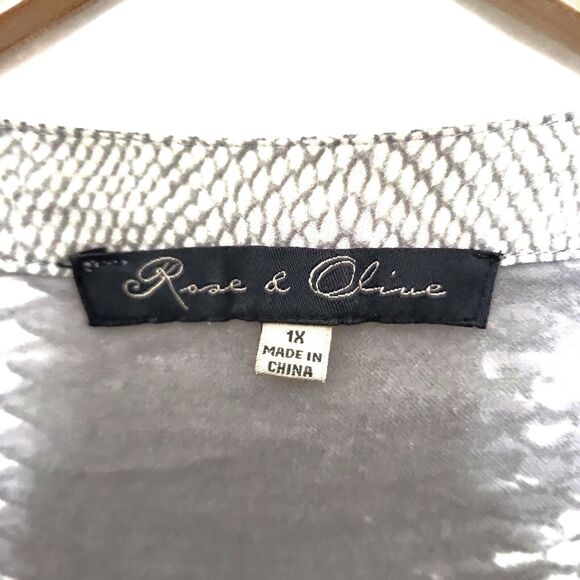 Rose + Olive Top Womens 1X Gray Snakeskin Flowy‎ Semi Sheer Hook Closure Tunic - Picture 8 of 9